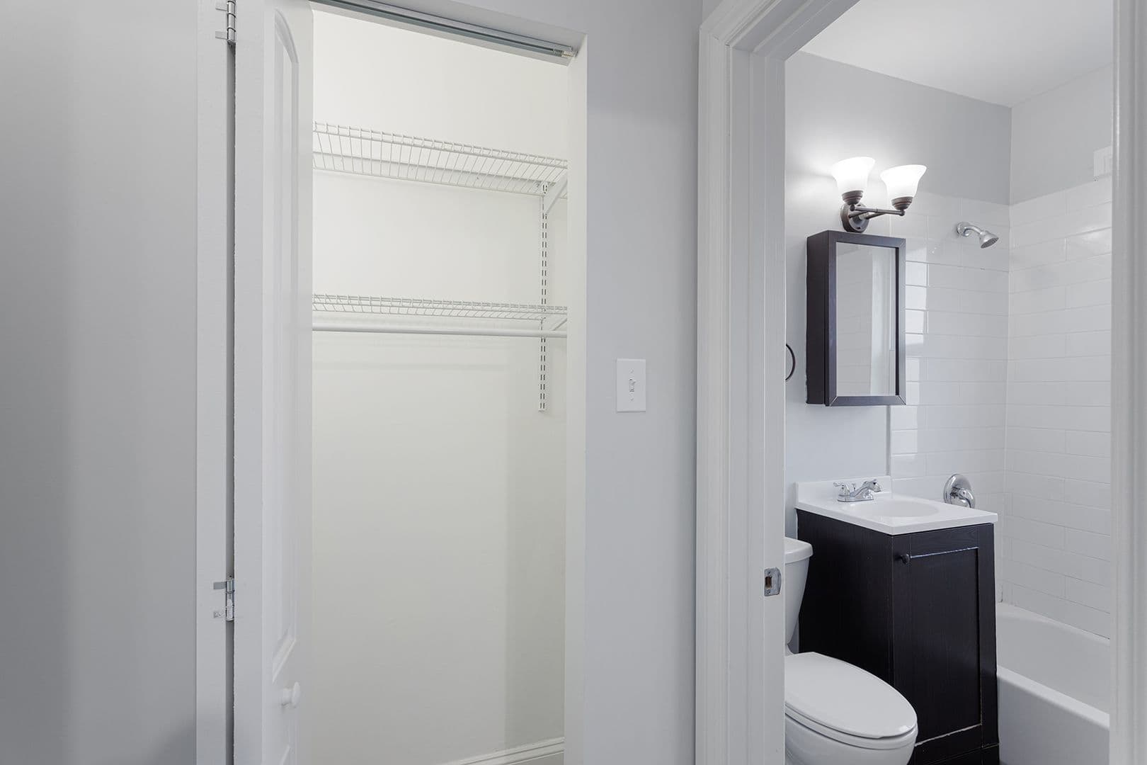 Chicago Apartment: 1608 W Sherwin Ave