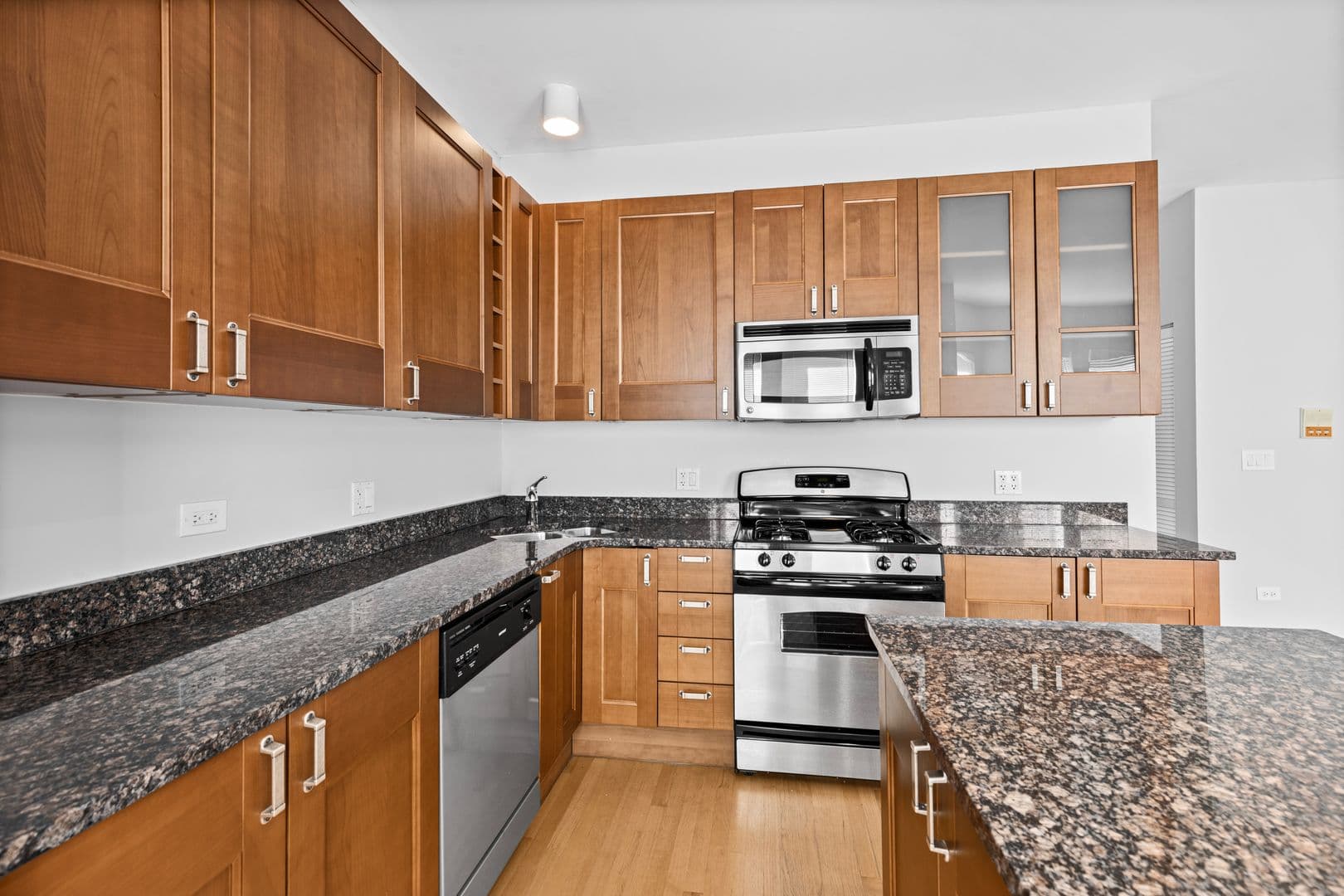 Chicago Apartment: 7526-7530 N Seeley Avenue