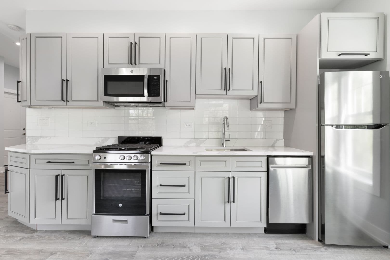 Chicago Apartment: 6035-6045 N Winthrop