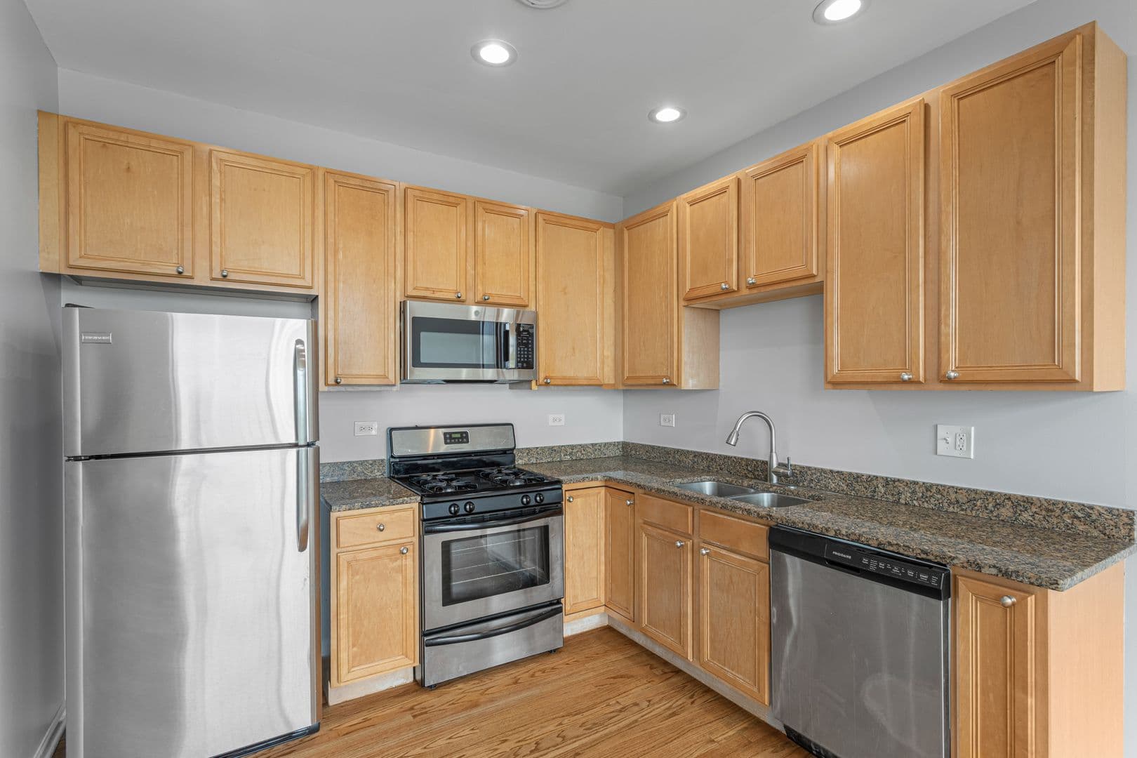 Chicago Apartment: 2451 W Howard Street