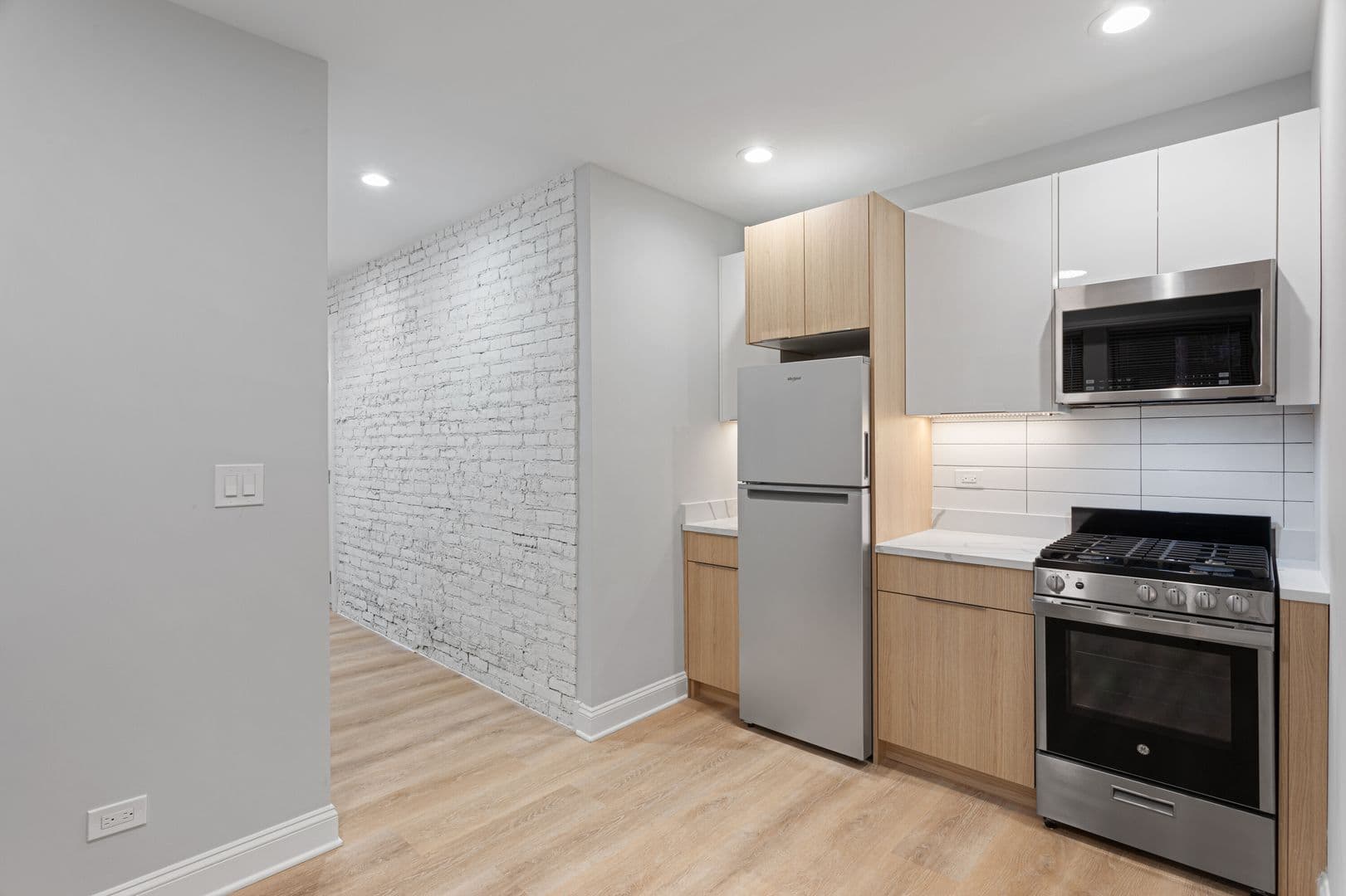 Chicago Apartment: 1627-35 W Chase Ave.