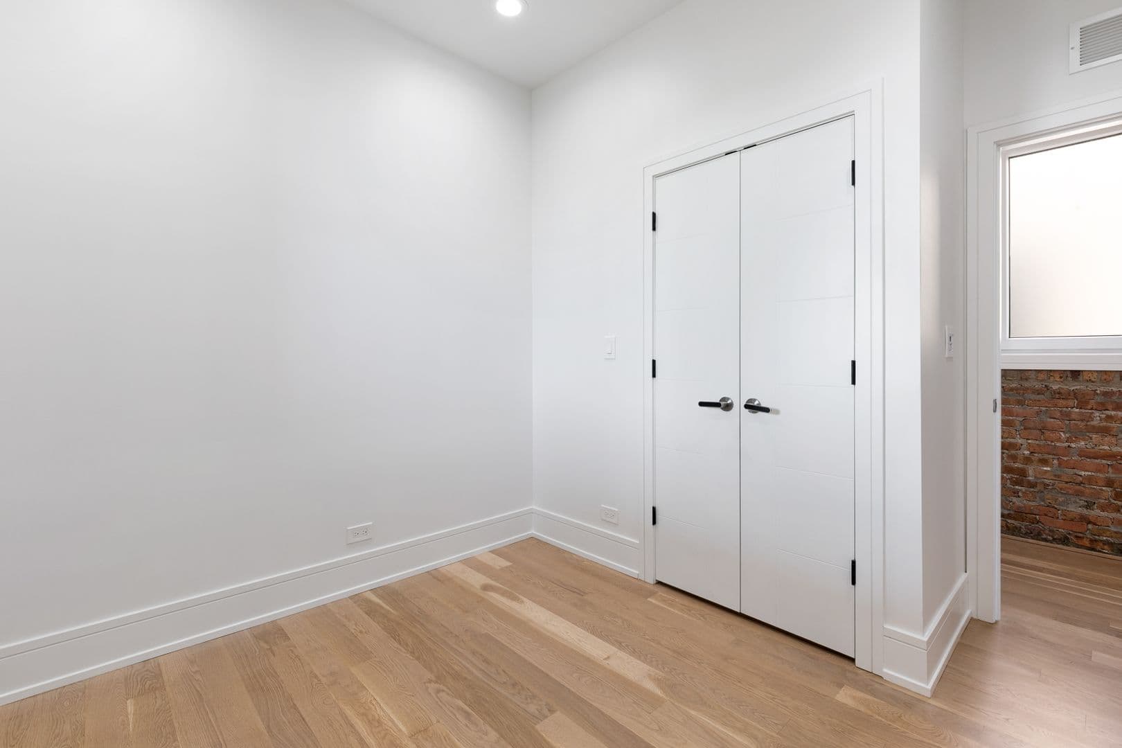 Chicago Apartment: 7729-31 N Eastlake Terrace