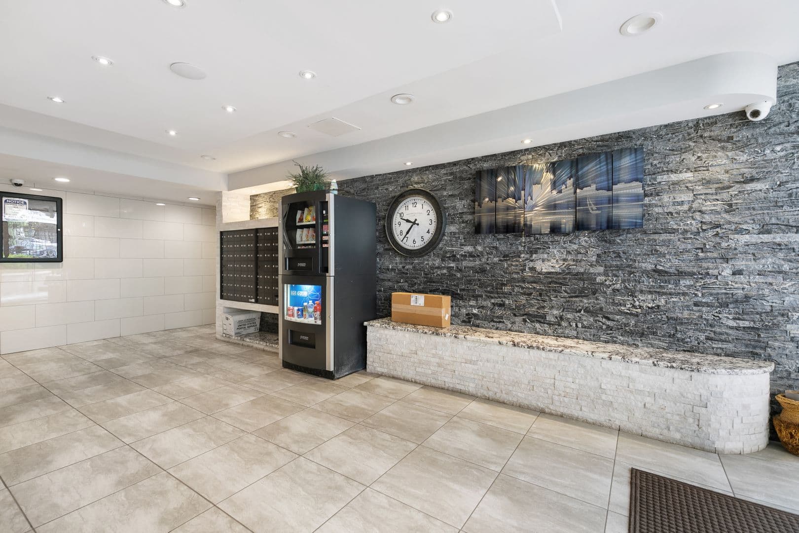 Chicago Apartment: 6201 N Kenmore Ave