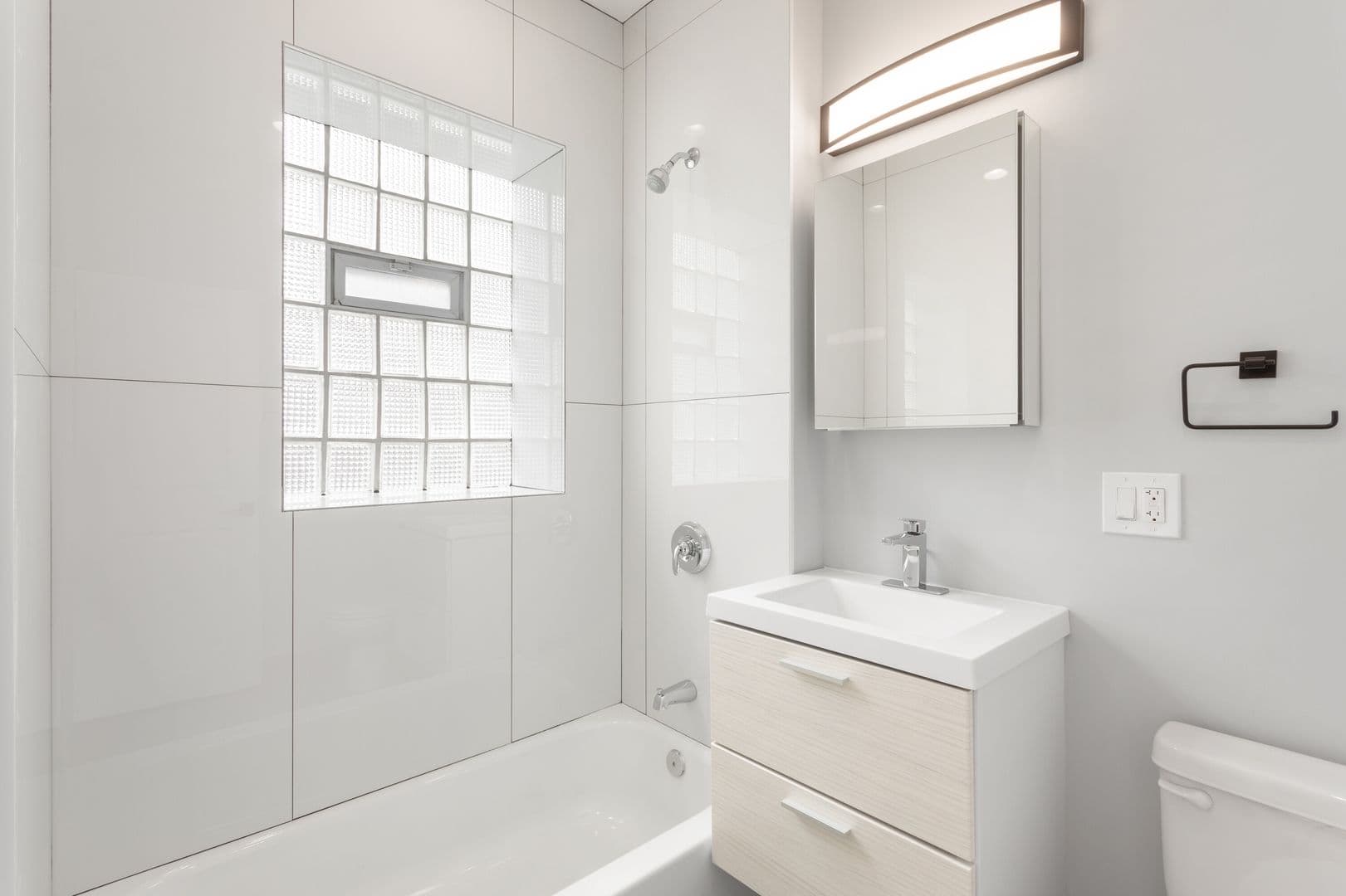 Chicago Apartment: 7642-48 N Eastlake Terrace