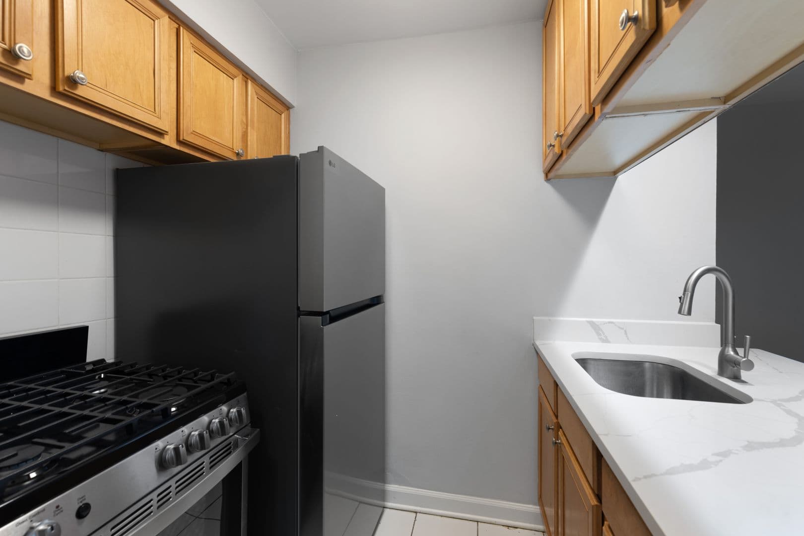 Chicago Apartment: 6758 N. Sheridan Rd.