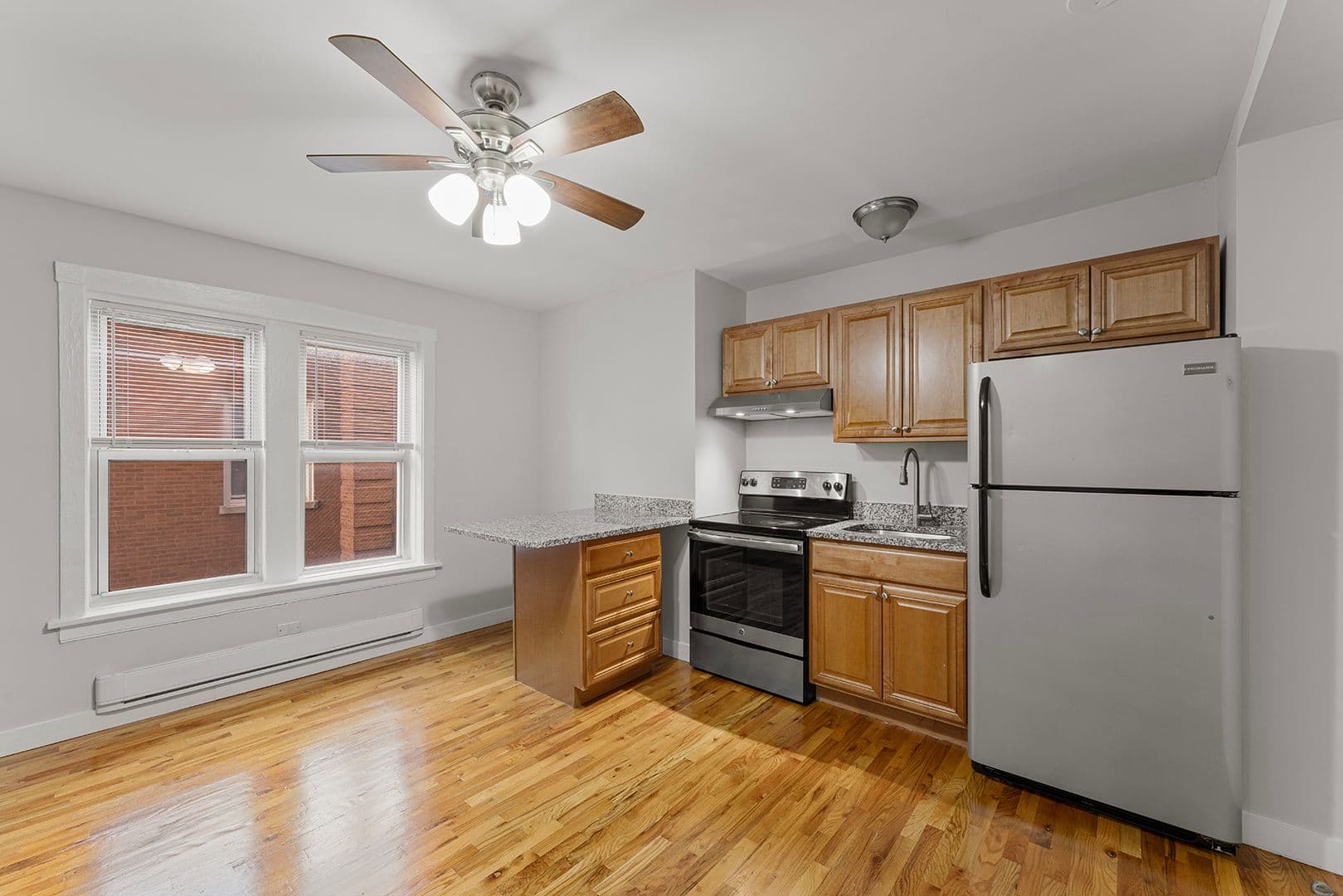 Chicago Apartment: 7450-7456 N Greenview Ave