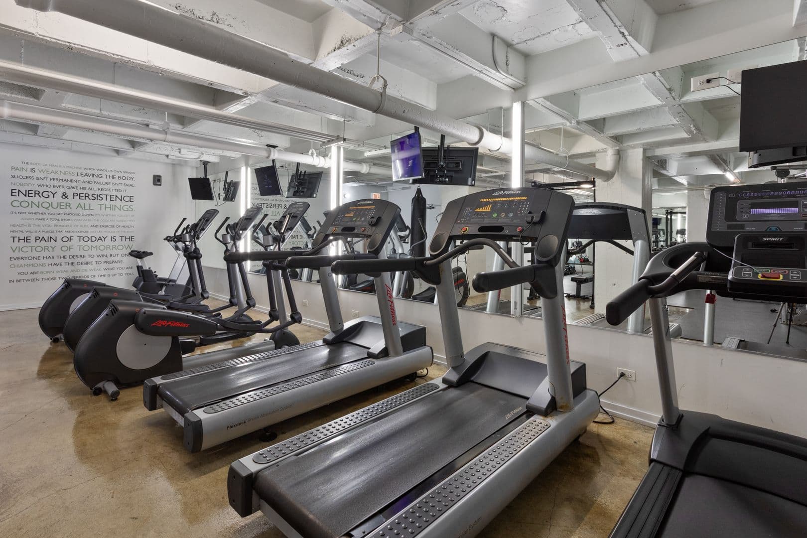 Chicago Apartment: 1325 W Wilson Avenue