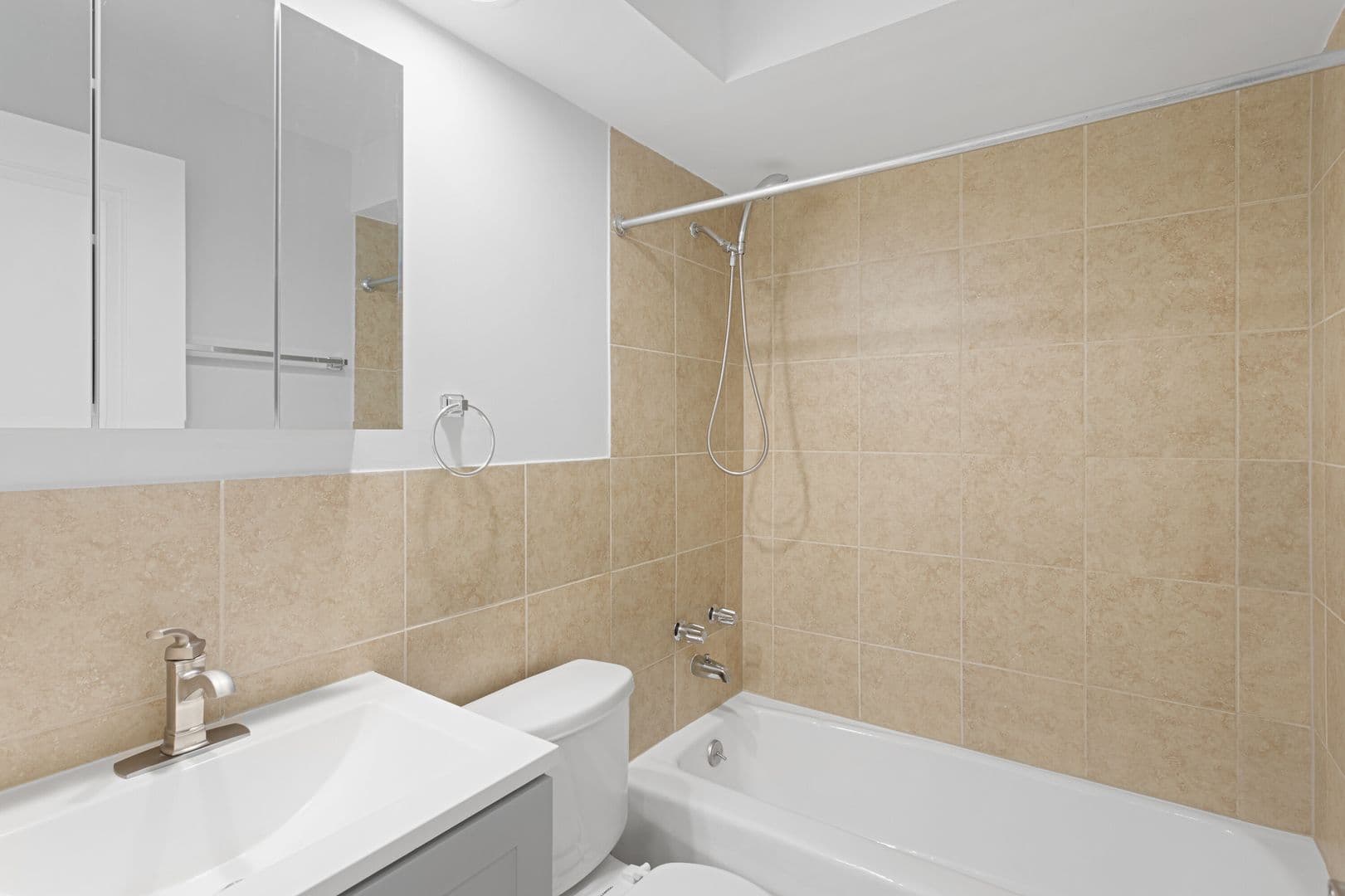 Chicago Apartment: 6758 N. Sheridan Rd.