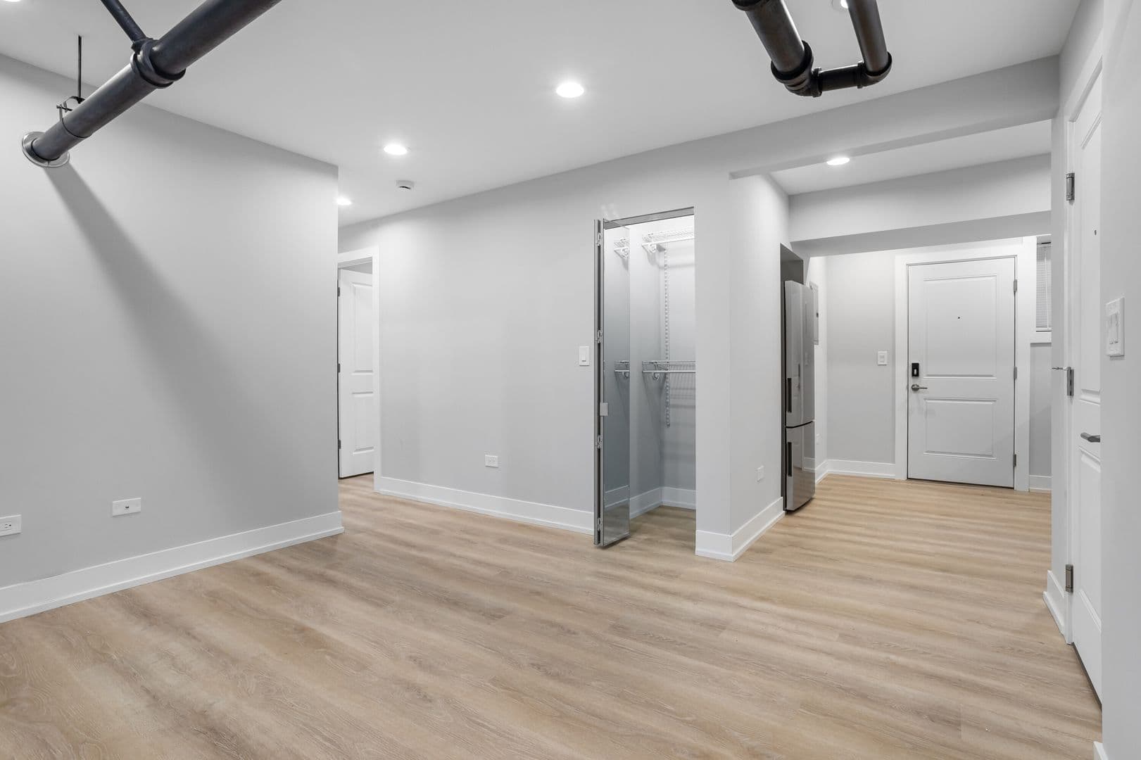 Chicago Apartment: 1237-45 W Morse Ave
