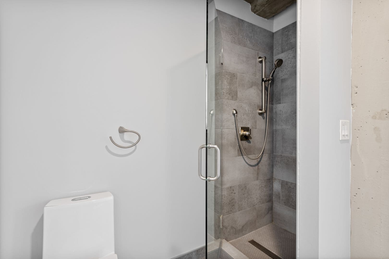 Chicago Apartment: 7645 N Sheridan Rd