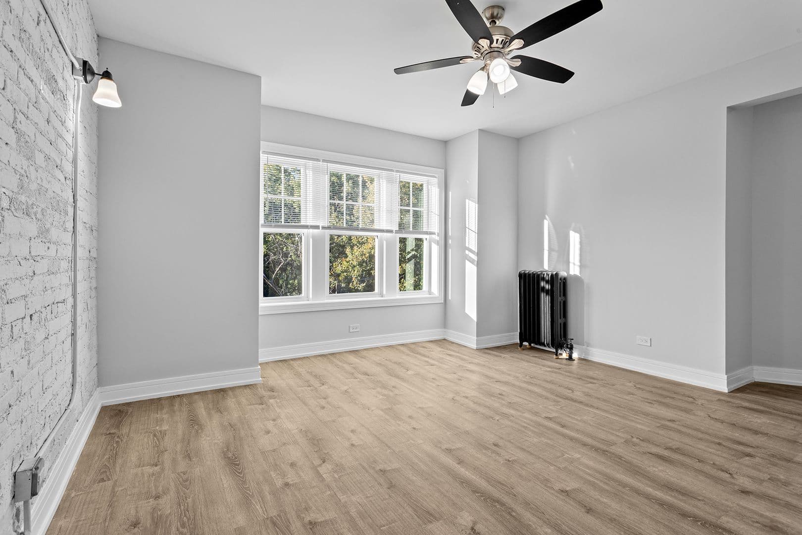 Chicago Apartment: 1902-1908 W Morse Ave