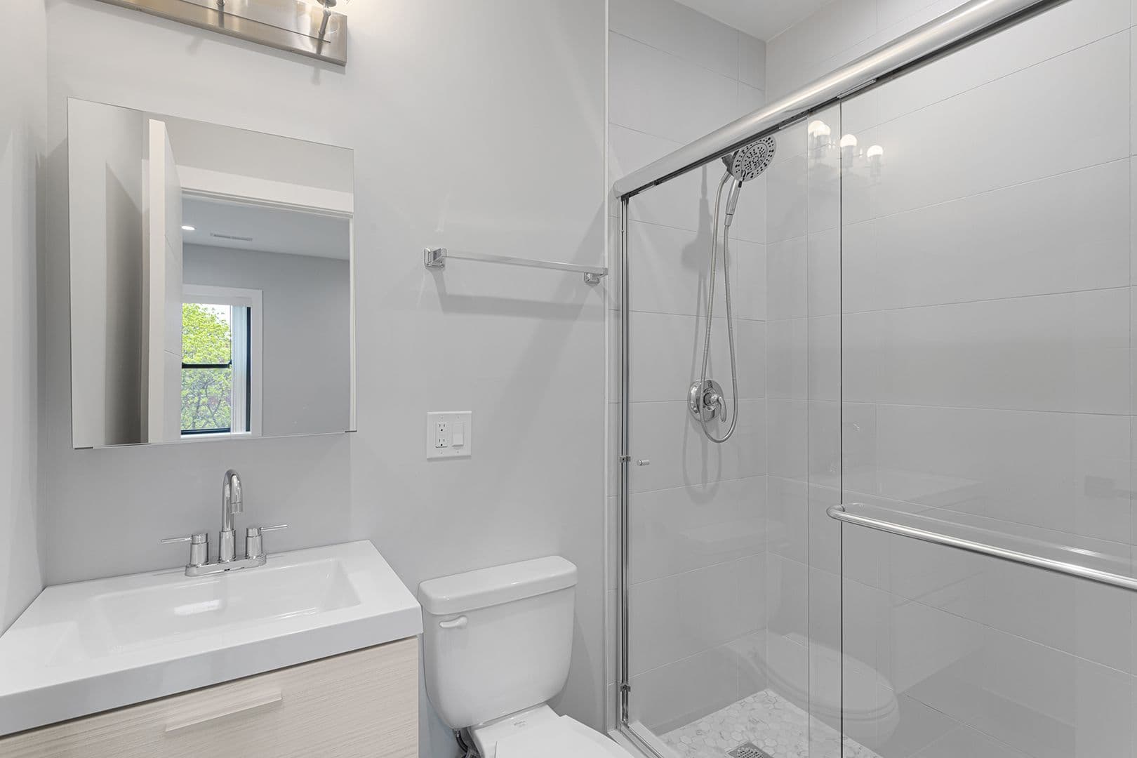 Chicago Apartment: 1548-1558.5 W Juneway