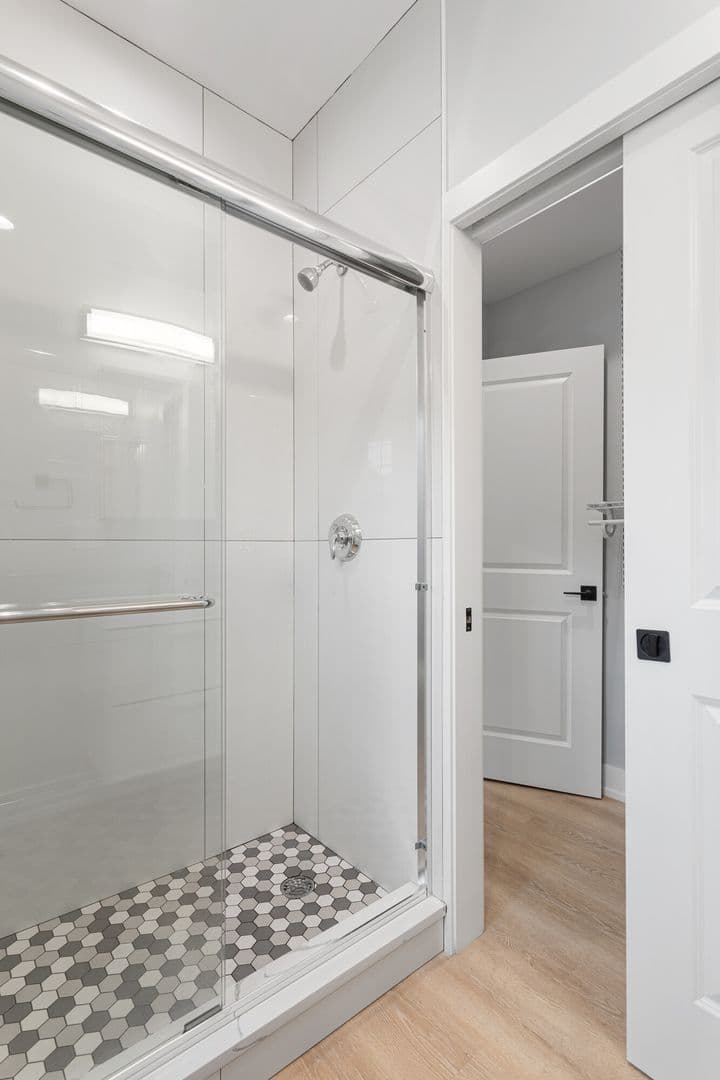 Chicago Apartment: 7642-48 N Eastlake Terrace