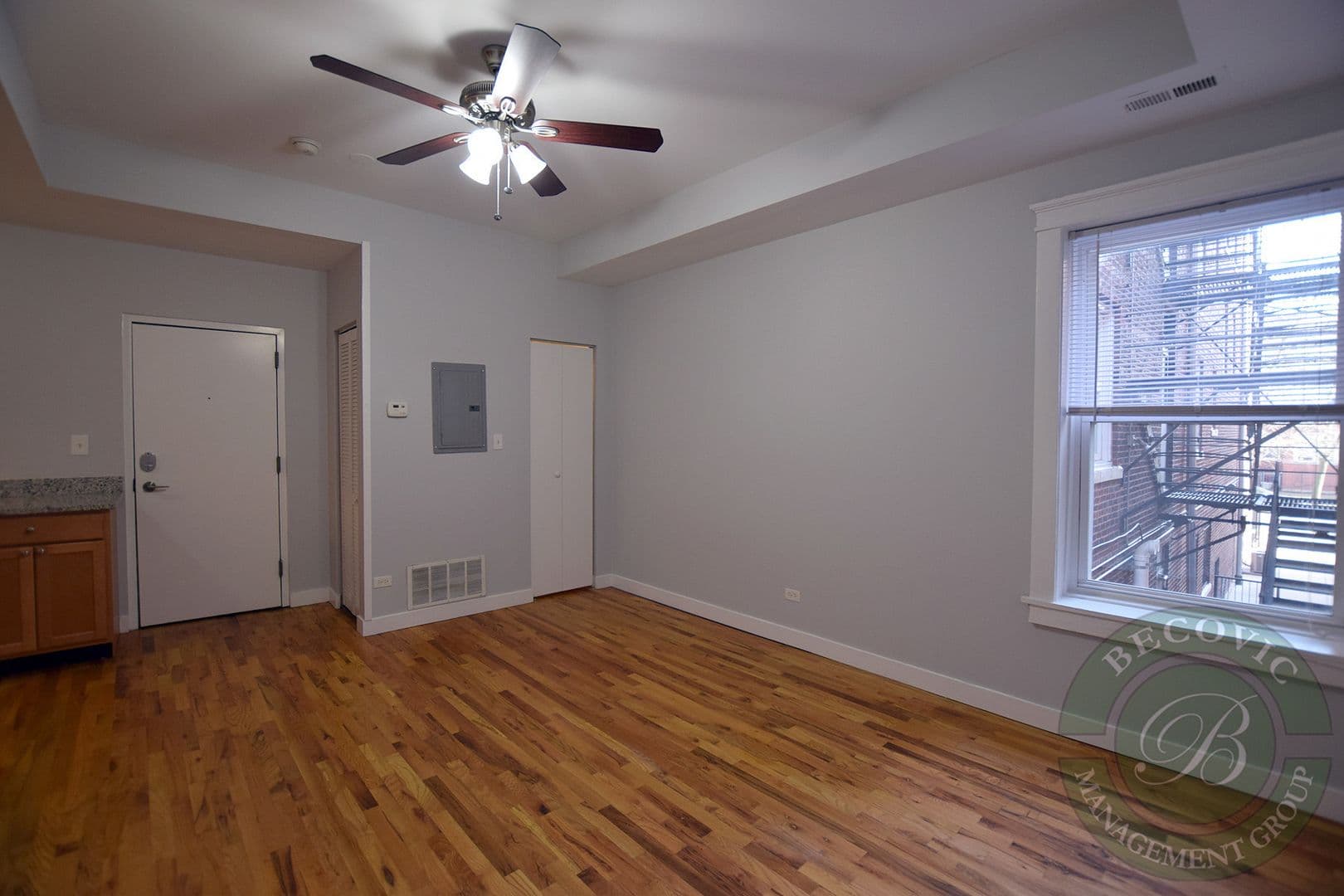 Chicago Apartment: 7450-7456 N Greenview Ave