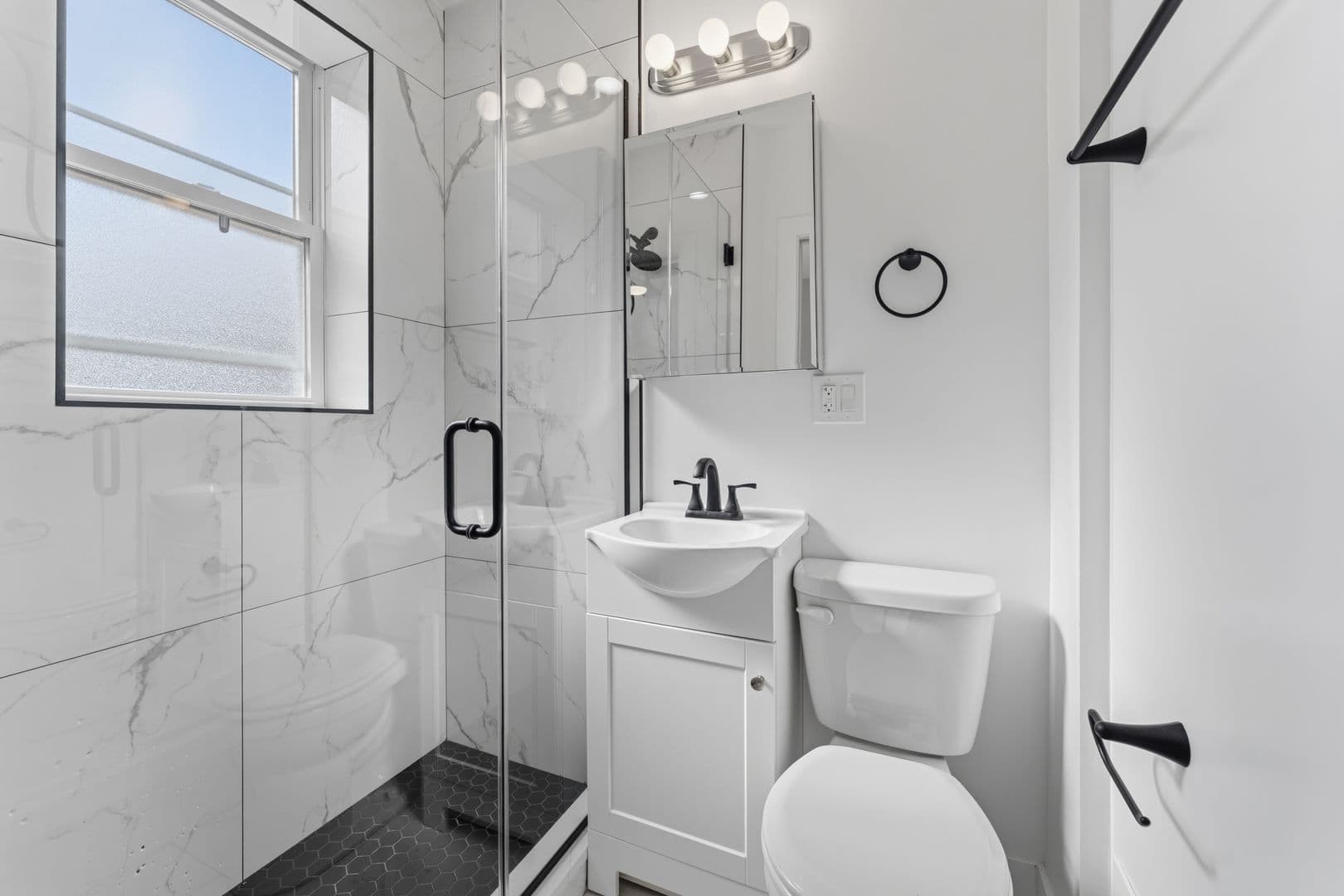 Chicago Apartment: 5710 N Winthrop