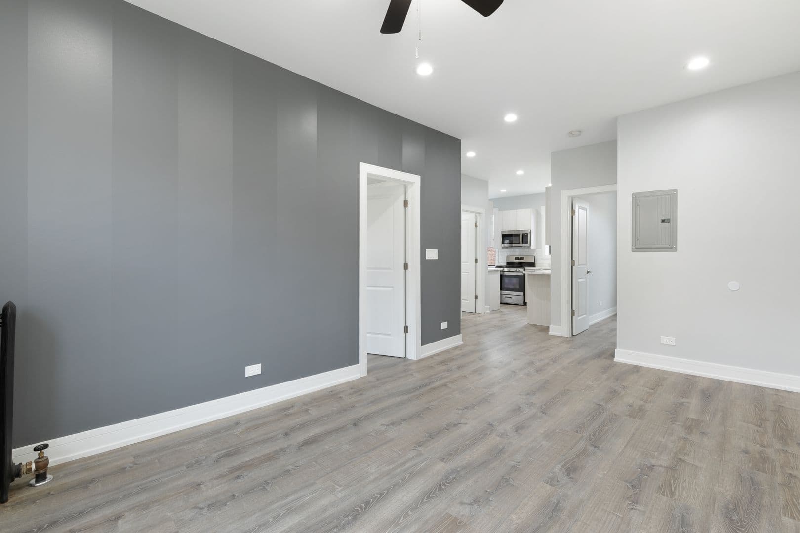 Chicago Apartment: 7618 - 26 N.Eastlake Terrace