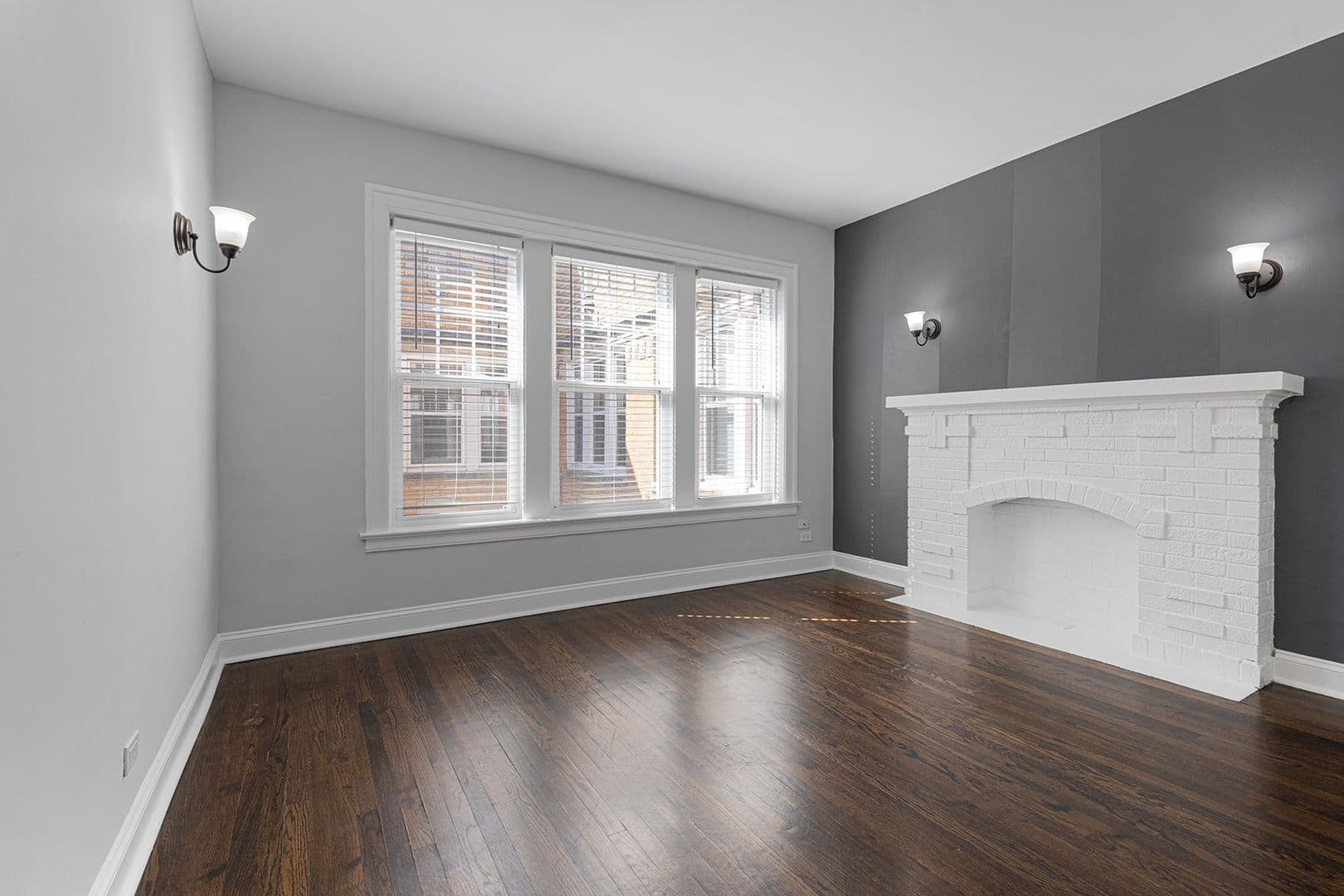 Chicago Apartment: 6100-6118 N Winthrop Ave