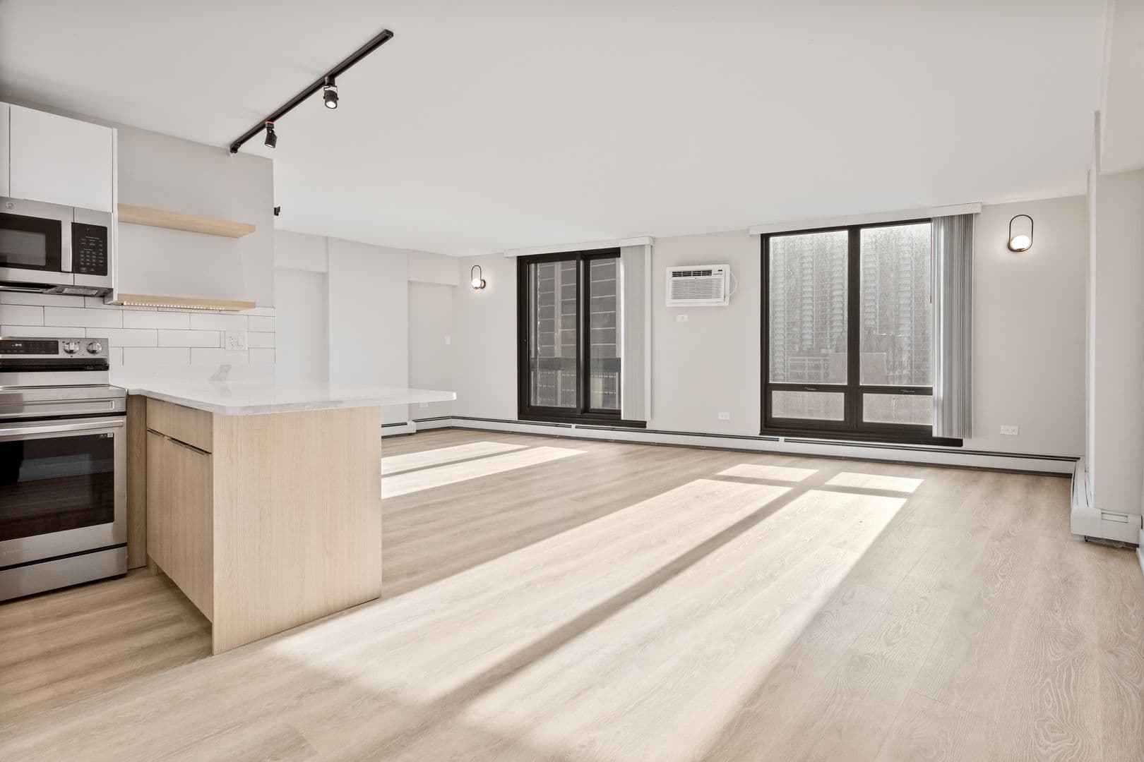 Chicago Apartment: 6166 N Sheridan Rd