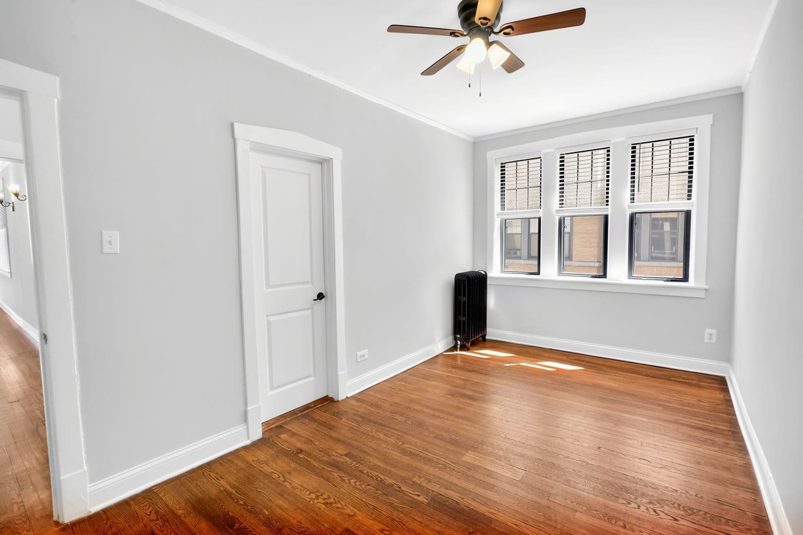 Chicago Apartment: 7618 - 26 N.Eastlake Terrace