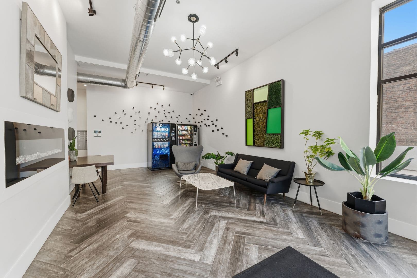 Chicago Apartment: 1531 W Howard Street
