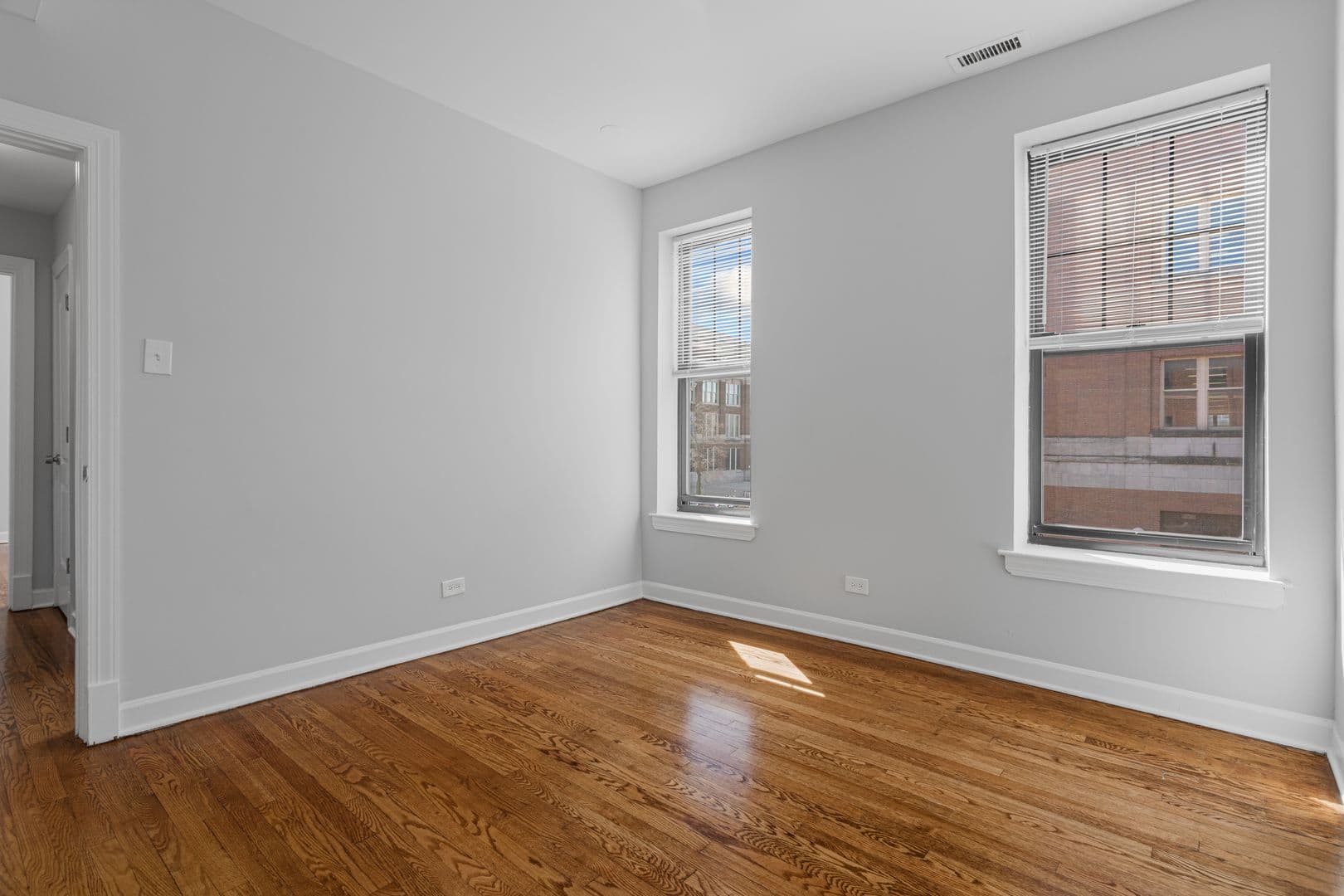 Chicago Apartment: 7700-7706 N Marshfield Ave; 1638-1642 W Jonquil Ter