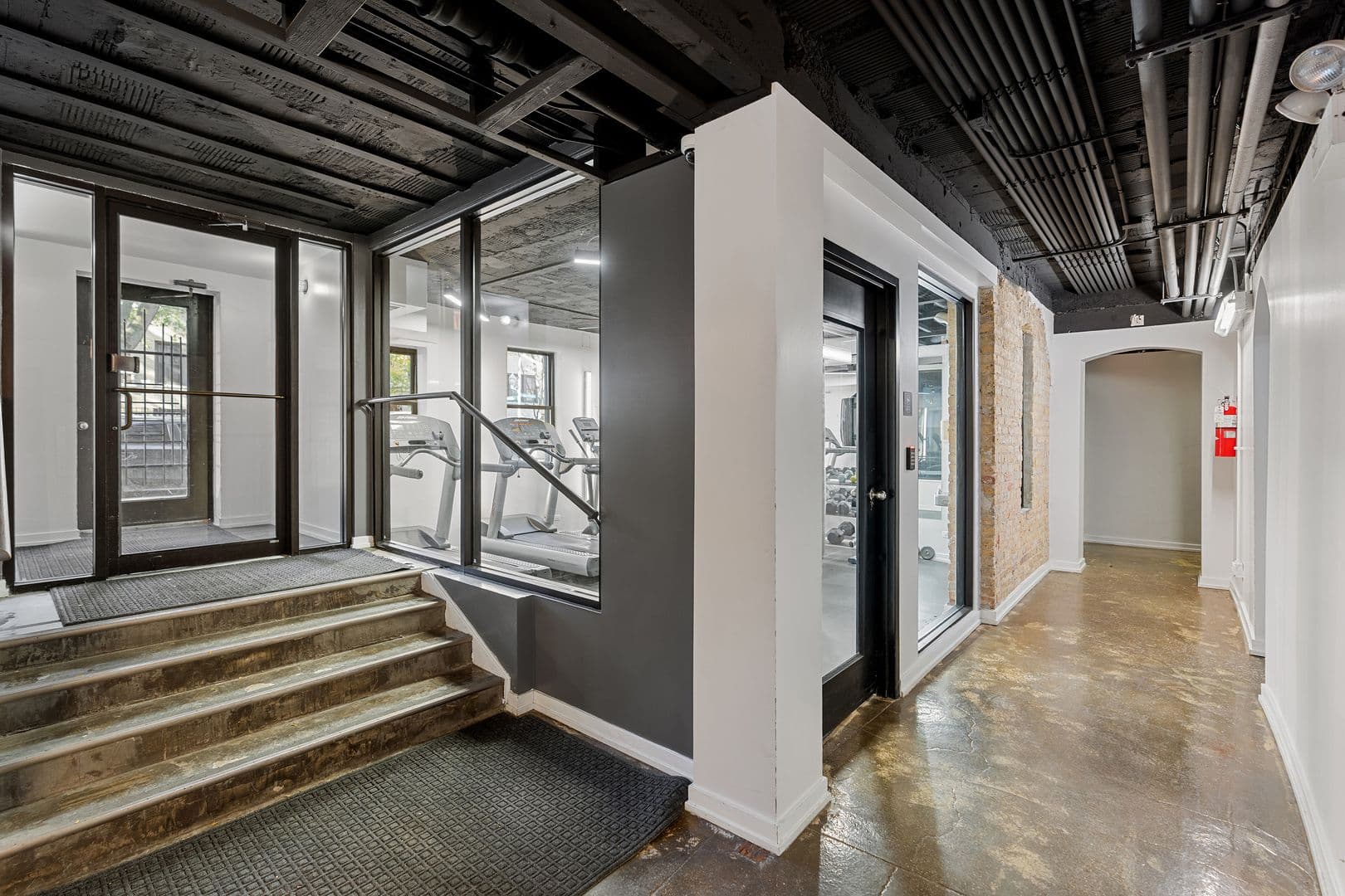 Chicago Apartment: 4875 N Magnolia Ave