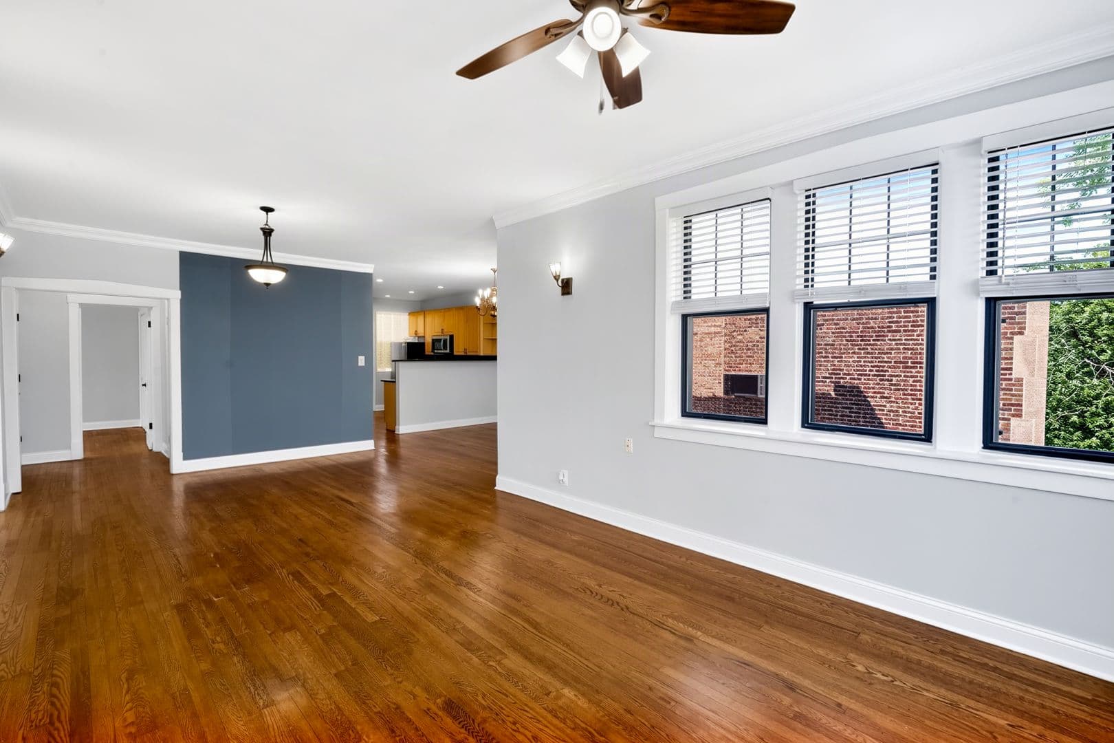 Chicago Apartment: 7618 - 26 N.Eastlake Terrace
