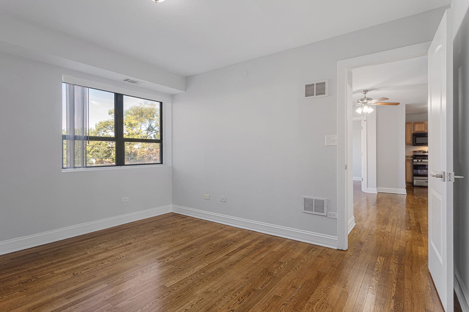 Chicago Apartment: 7616 N Marshfield Ave