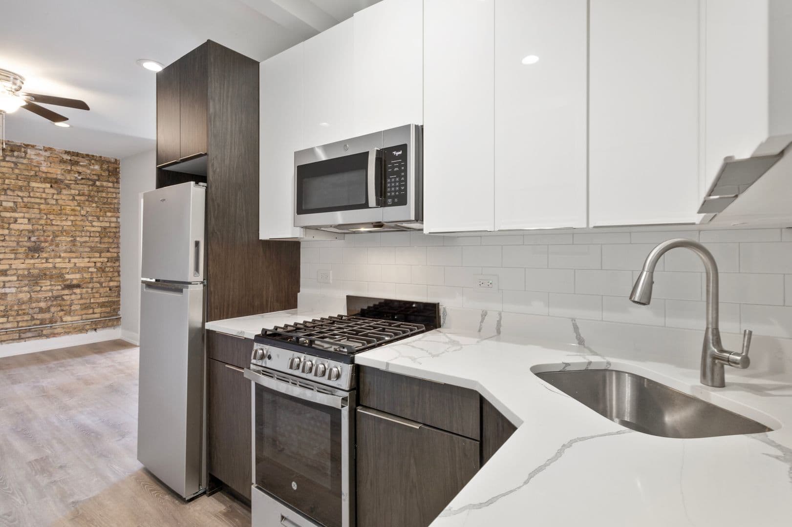 Chicago Apartment: 1649-1655 W. Jonquil