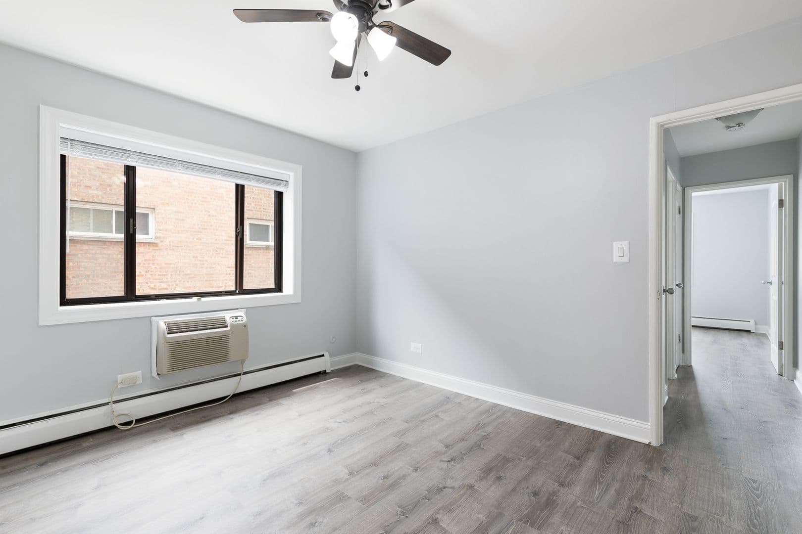 Chicago Apartment: 6826 N Ridge Blvd