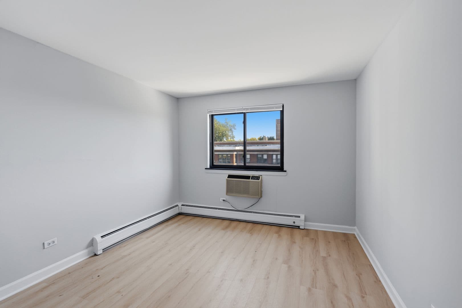 Chicago Apartment: 6758 N. Sheridan Rd.