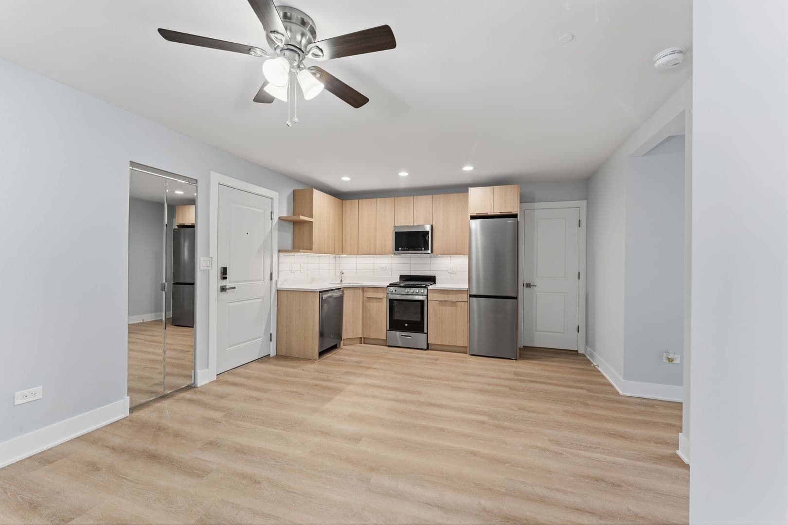 Chicago Apartment: 7603-09 N. Greenview