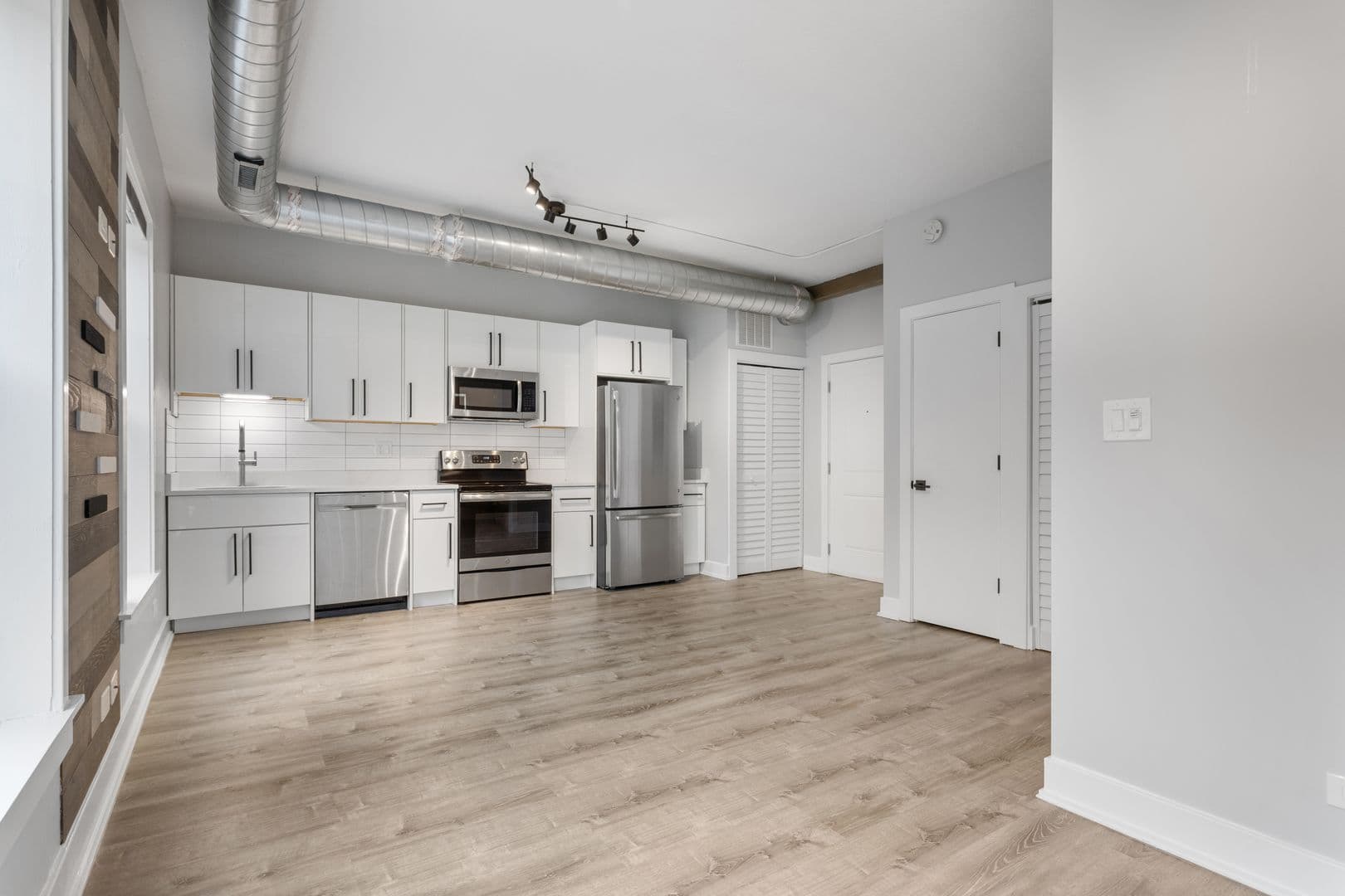 Chicago Apartment: 7645 N Sheridan Rd