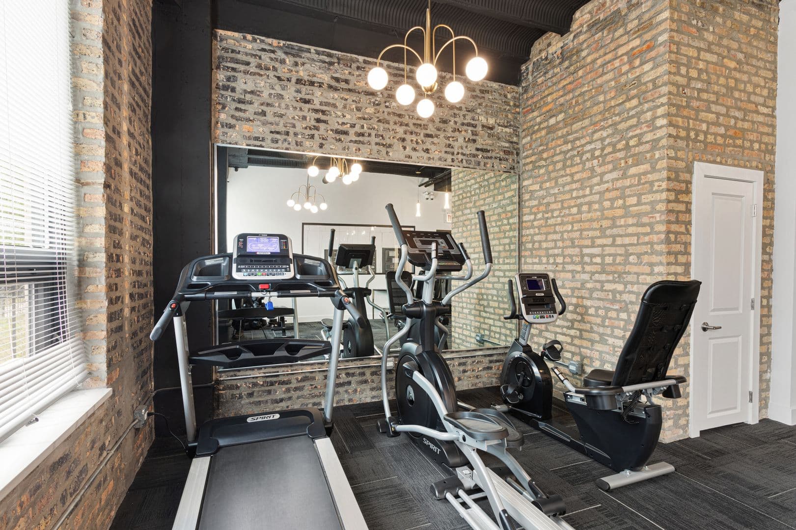 Chicago Apartment: 6026 N Winthrop