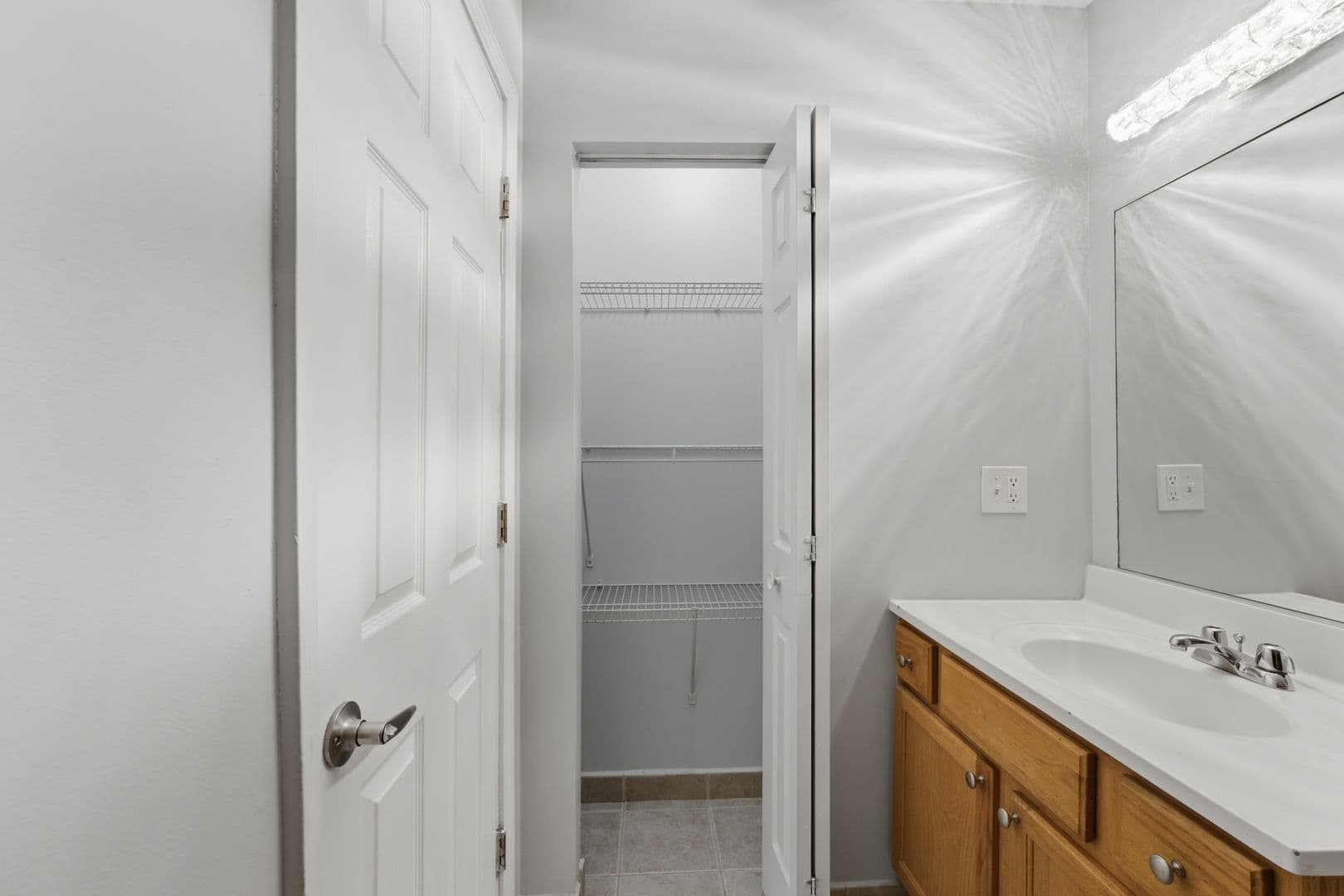 Chicago Apartment: 2451 W Howard Street