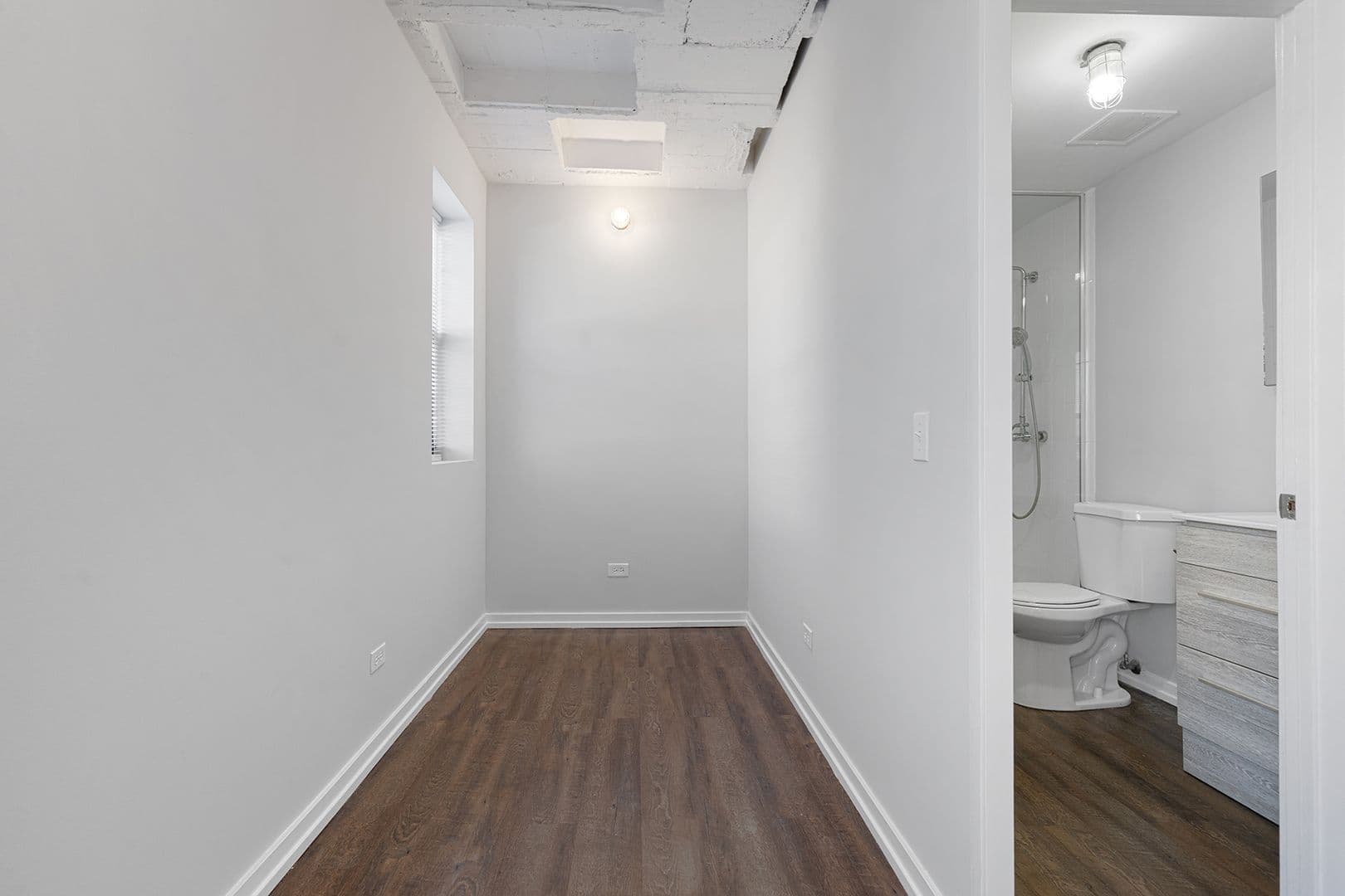 Chicago Apartment: 5718 N Winthrop Avenue