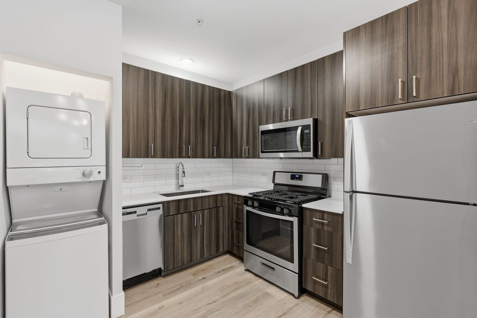 Chicago Apartment: 1531 W Howard Street