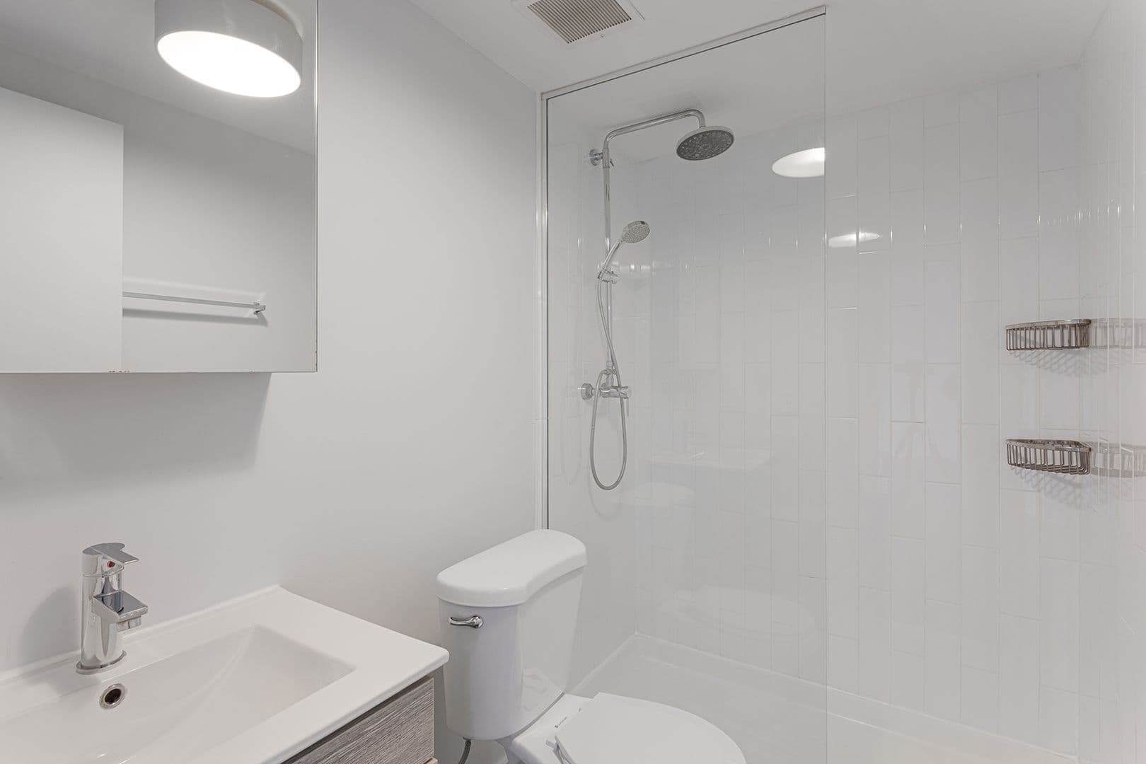 Chicago Apartment: 5718 N Winthrop Avenue