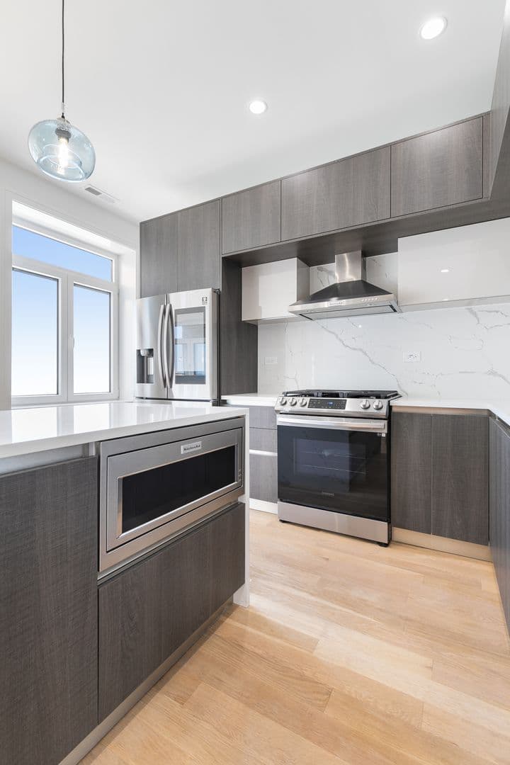 Chicago Apartment: 7729-31 N Eastlake Terrace