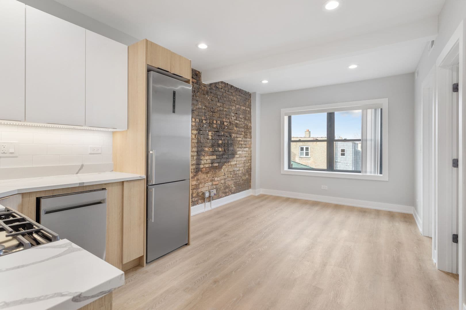 Chicago Apartment: 1548-1558.5 W Juneway