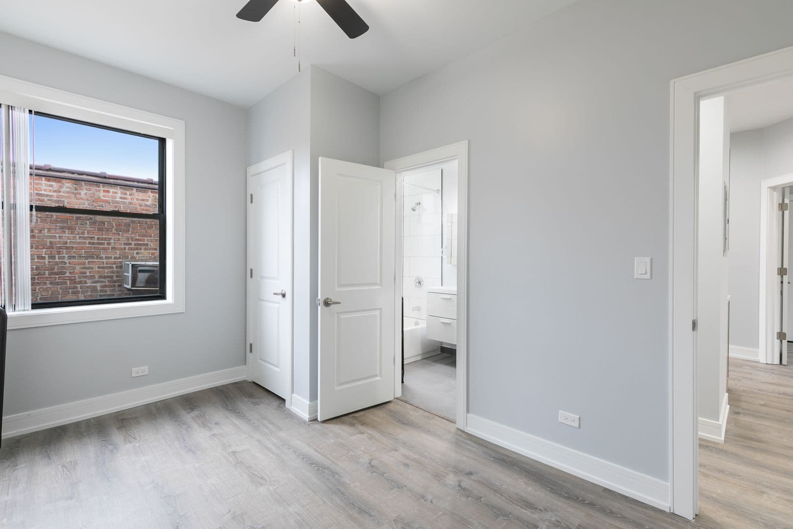 Chicago Apartment: 7618 - 26 N.Eastlake Terrace