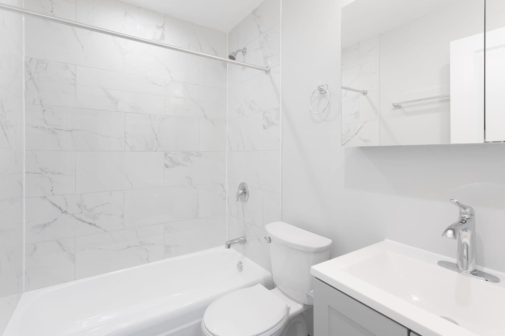 Chicago Apartment: 6001 N Kenmore Avenue