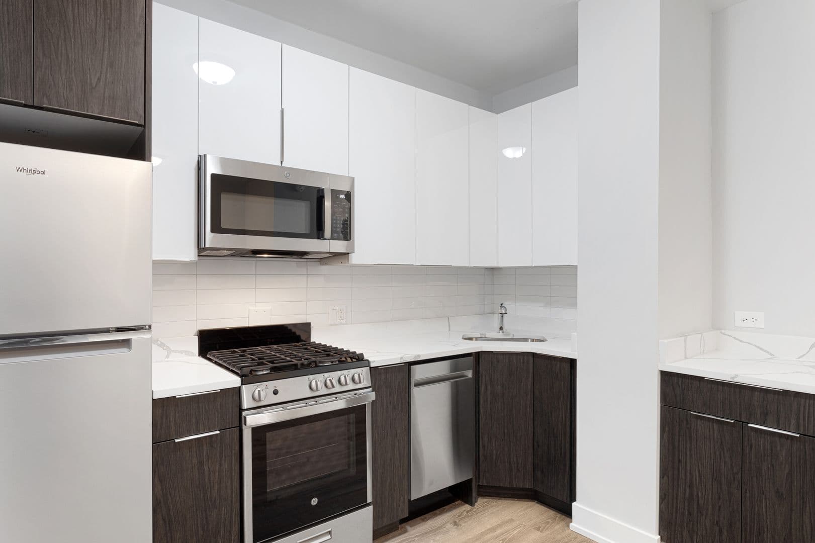 Chicago Apartment: 1625 W Howard