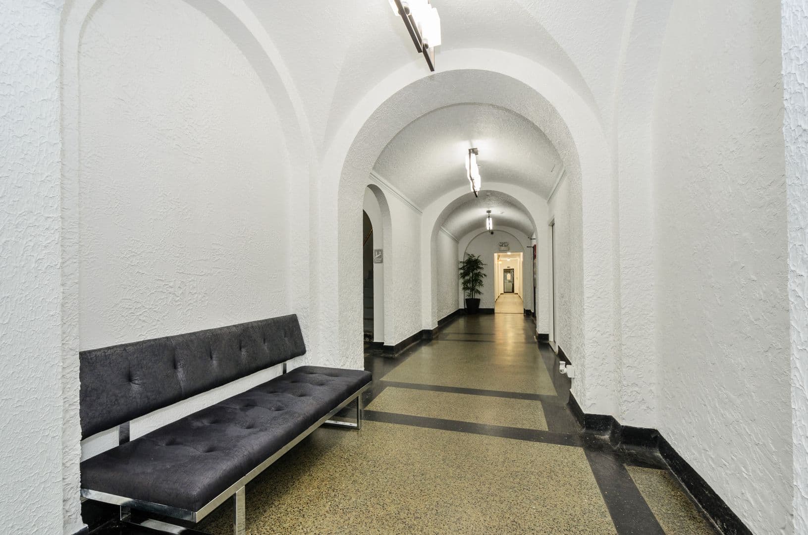 Chicago Apartment: 1608 W Sherwin Ave