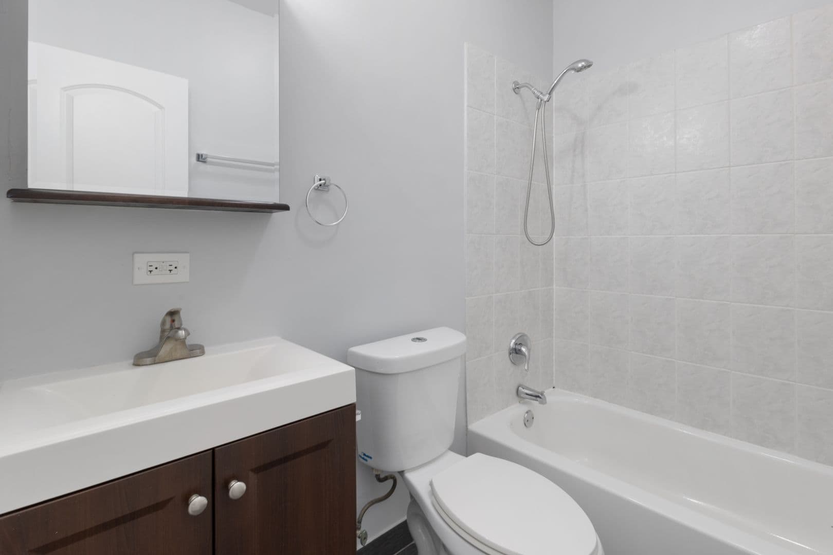 Chicago Apartment: 4555 N Malden St