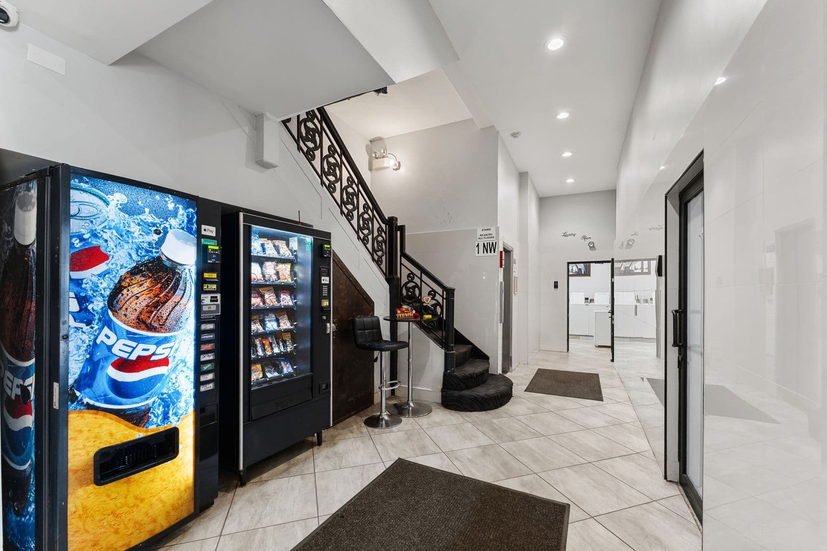 Chicago Apartment: 4520 N Clarendon Ave