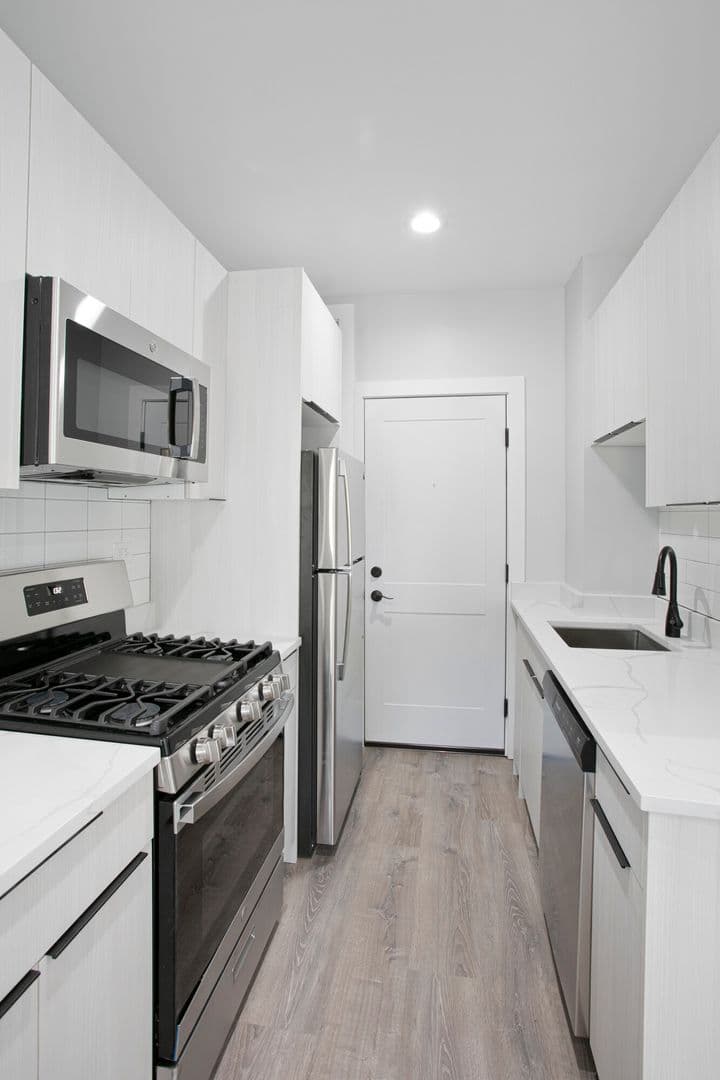 Chicago Apartment: 7736-42 N Eastlake Terrace