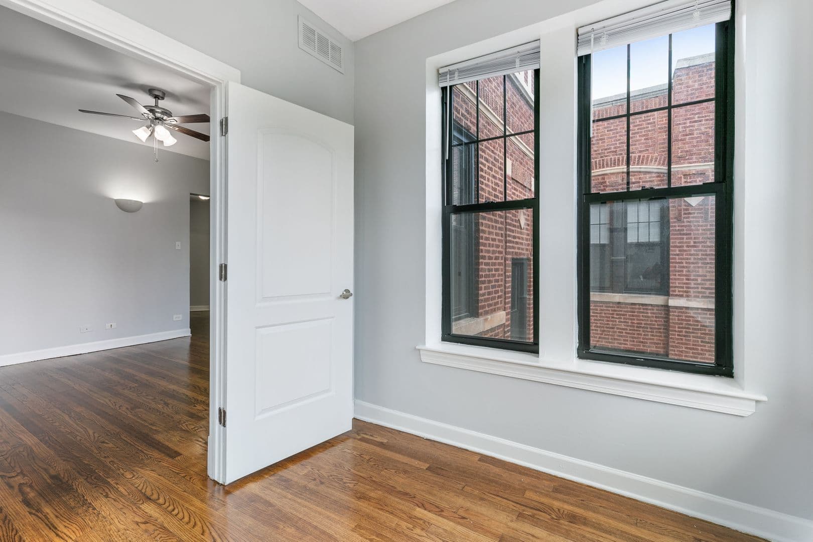 Chicago Apartment: 7700-7706 N Marshfield Ave; 1638-1642 W Jonquil Ter