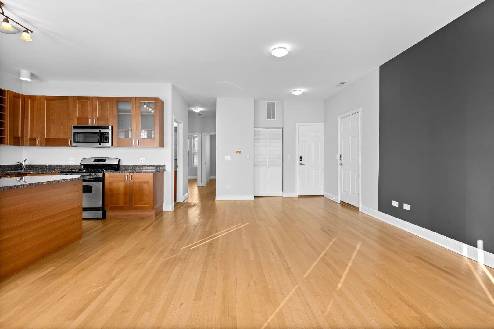 Chicago Apartment: 7526-7530 N Seeley Avenue