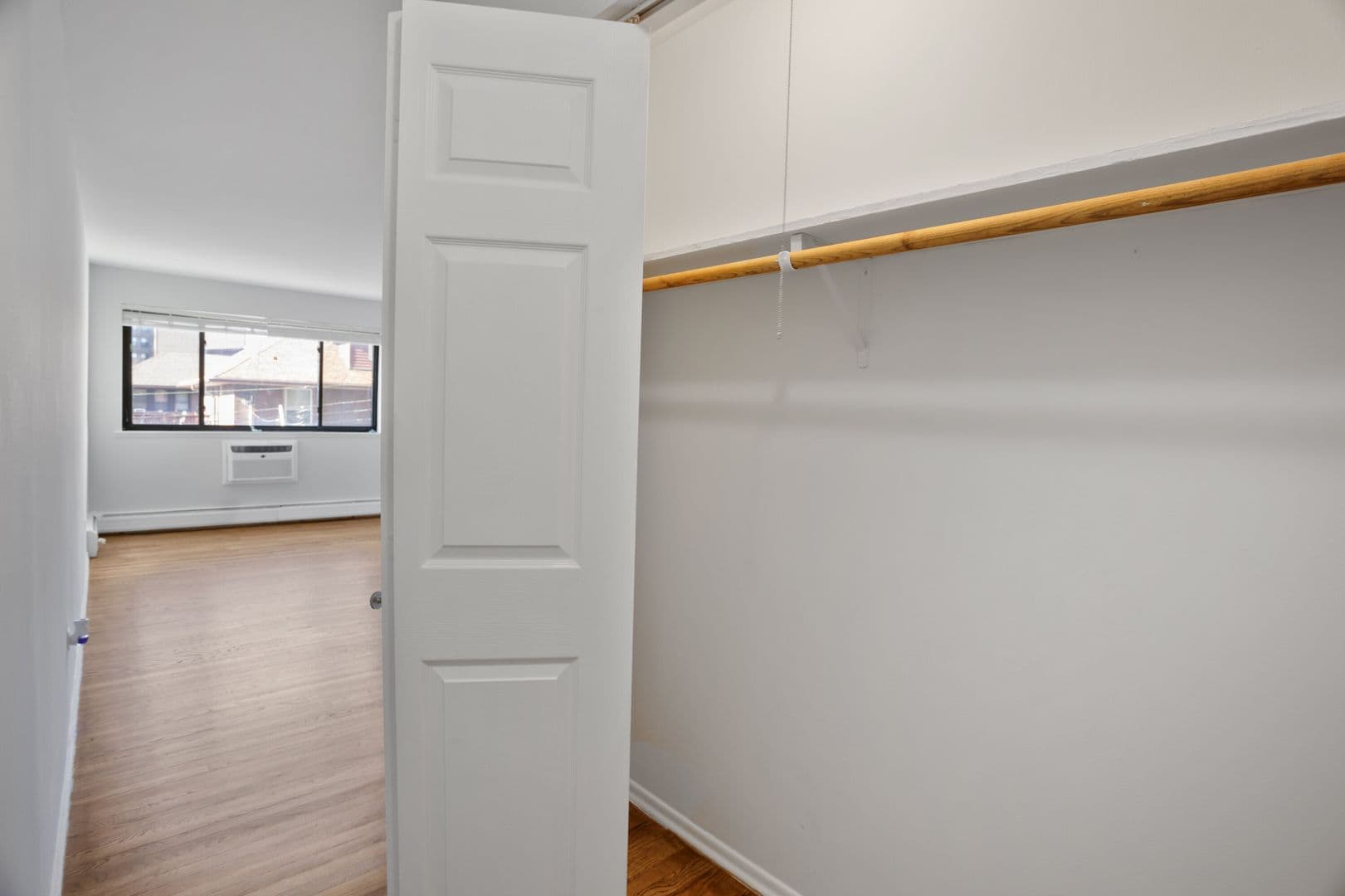 Chicago Apartment: 6758 N. Sheridan Rd.